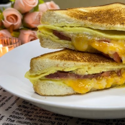 سندويتش اومليت جبنه كبير